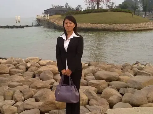 公众房网白白马尊邸店店经理冯云花