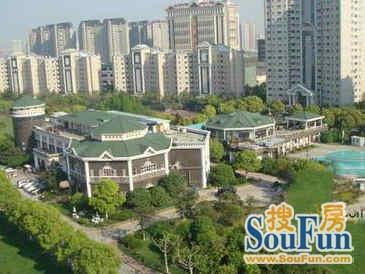 Selina伤后复出代言 <em>姐妹</em>Hebe豪宅大曝光|搜房