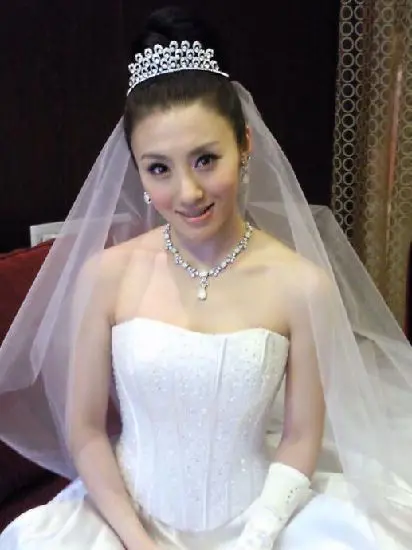 日前又曝出聂远与妻子阳光(原名王惠)已