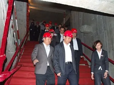 市人大常委会主任梁凤书视察凯德世家广场工程