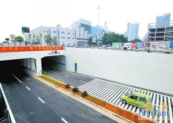 八一路广场路下穿通道通车
