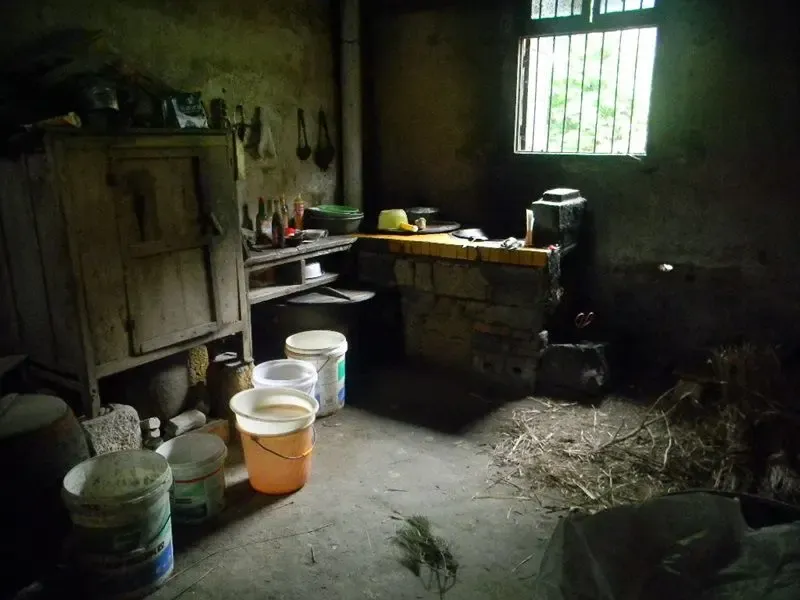 行走在边远<em>山区</em> 贫困<em>儿童</em>苦难<em>生活</em>引武汉房企