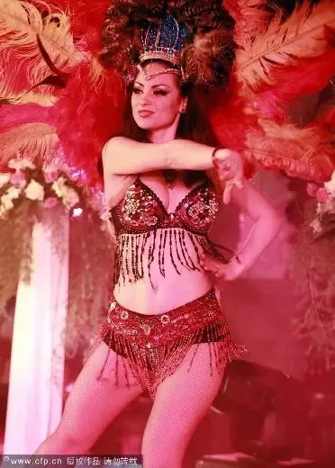 开发商撑不住了:外国美女辣舞600万买蝴蝶促销_