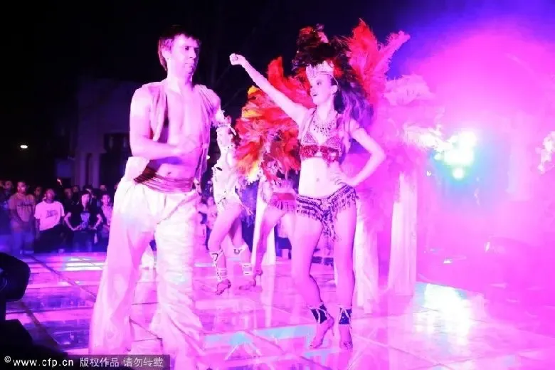 开发商撑不住了:外国美女辣舞600万买蝴蝶促销_