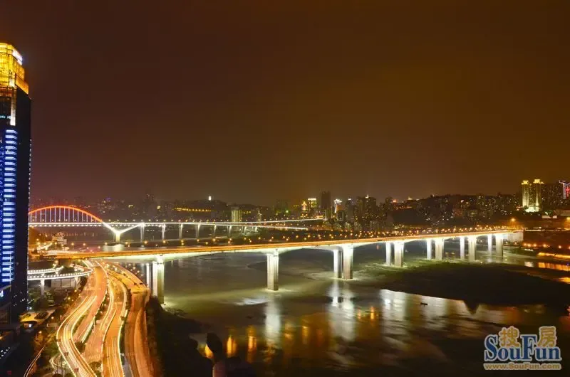 江景房实景再现 重庆江景楼盘均价7200元\/平方