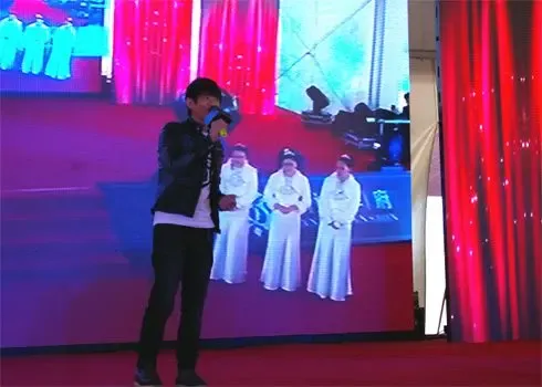 阿朵、好声音学员激情献唱龙江万达广场示范基