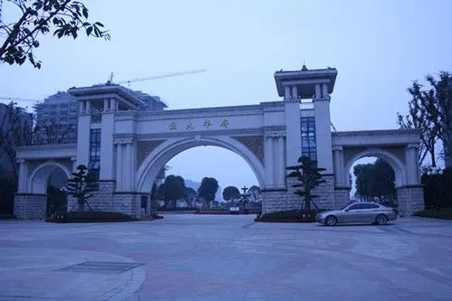 恒大华府大门
