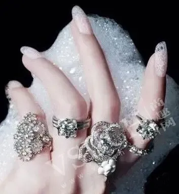 婚戒戴法的深层含义:看看你的婚戒该戴哪个手