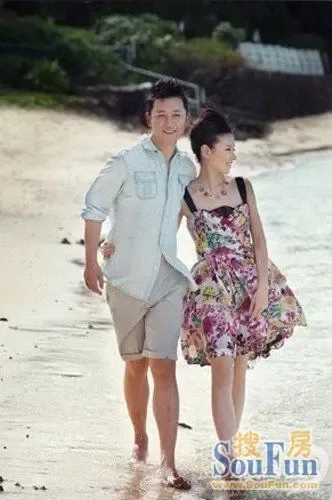 <em>董洁潘粤明</em>离婚因儿子非亲生 昔日甜蜜照曝光