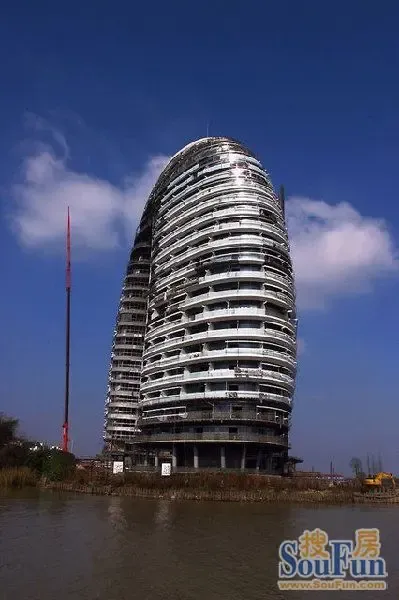 浙江太湖边惊现七星级马桶圈酒店 遭网友调侃