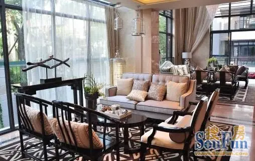 观澜碧桂园 高尔夫球场门口的钻石美墅