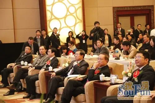 经济泰斗登陆余姚 联袂万达广场共举财富论坛_房产资讯_宁波搜房网