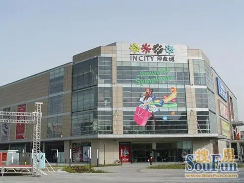 鄞州印象城,这个汇聚200个时尚精品品牌,总建筑面积近12万平米而总