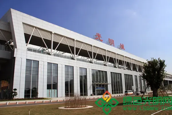 光明城站人流量少不拥挤