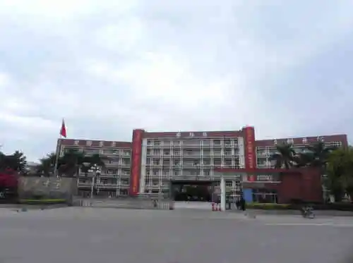 惠州博罗华侨中学可以半住宿吗?