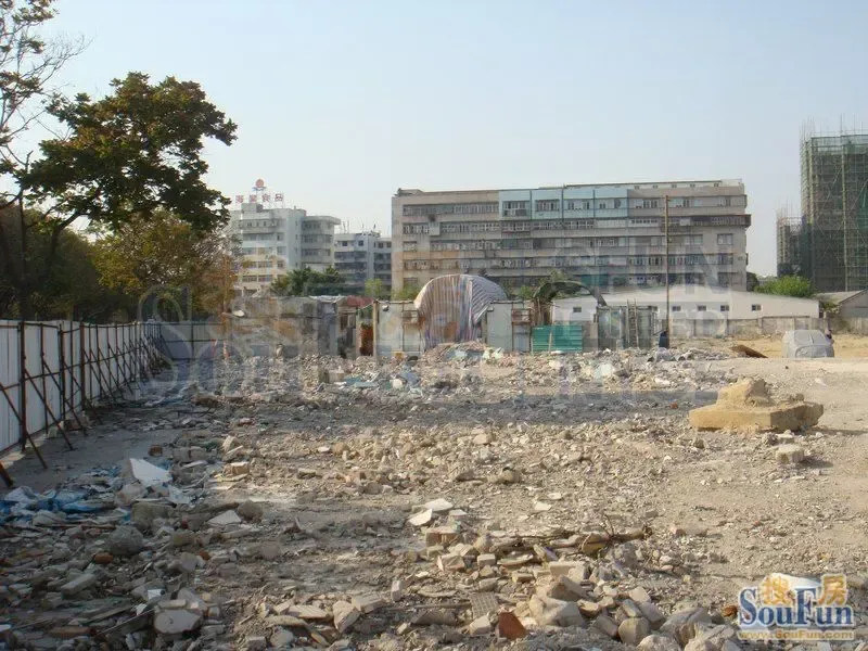 香景雅园周边配套谍照 工地桩机未开工