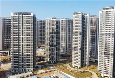 龙悦居位于龙华新区玉龙路与白龙路交会处
