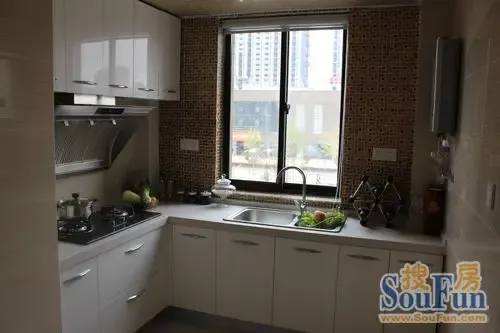 【小财神看房】绿地镜湖世纪城精装样板房 实