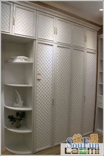 测评:拉迷白橡木整体衣柜 E0板材美观更环保 -家居快讯-上海搜房装修家居网