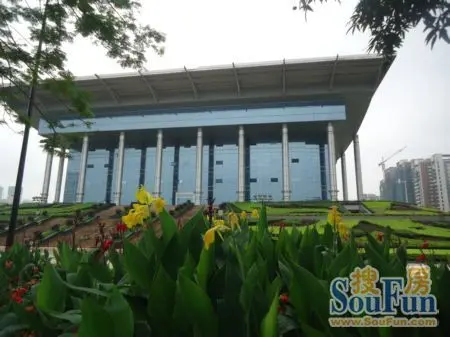 2002年,当时的顺德市政府在这里启动新的办公大楼和行政服务中心,一栋