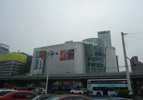 武胜路边的凯德广场