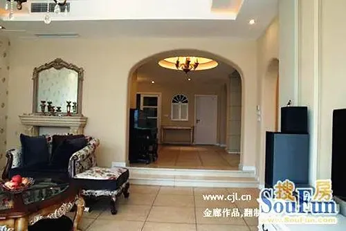 <em>28岁单身女生</em>的随心家居生活:跃层户型设计实