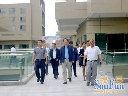 曲靖市沾益县人大常委会主任保家礼视察温州国际商城