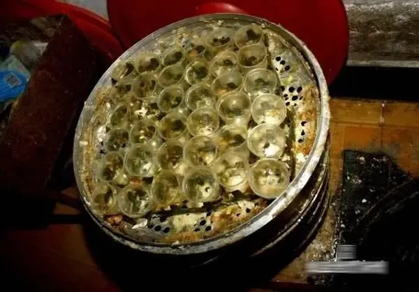 男子吃羊肉串现瘀斑 盘点街边垃圾食品_房产资