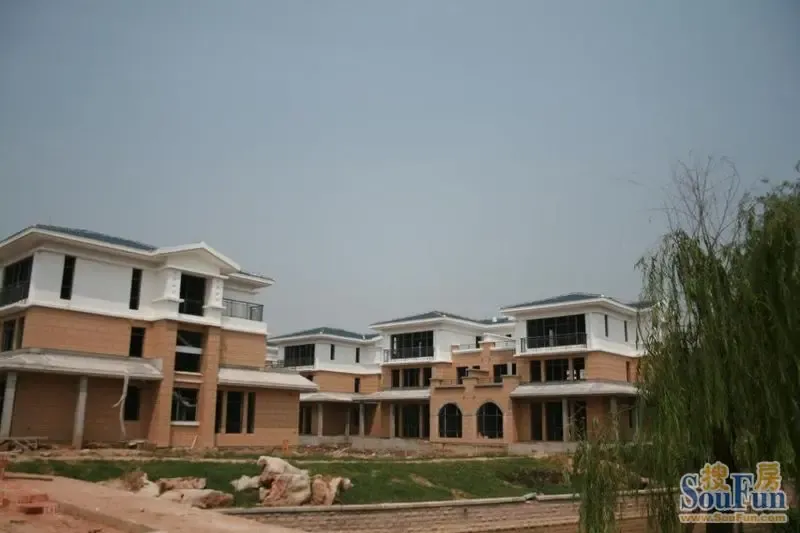 胜宏景苑仁和园岛屿双拼全面封顶,准现房倾城