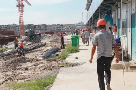搜房网带你一起走进万联凤凰城建筑工地,了解详情