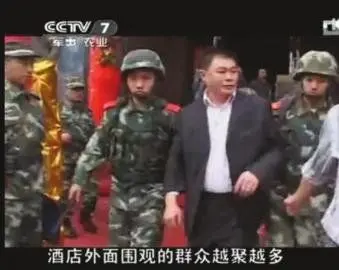 黑老大参加儿子婚礼被捕案件卷宗上万页 2011年10月18日13时许,宜宾市