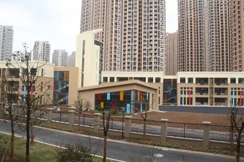 阳光龙庭:小区里的 幼儿园 连连看