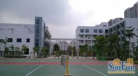 深中龙岗初中揭牌正式开学 翰邻儿童成长教育