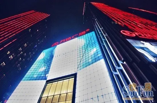 万达广场 中部商务第一平台