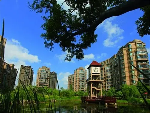 报道一:从钱江方洲到钱江绿洲 卡森再树盐城楼