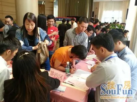 富德生命人寿运城中支举行个人护理险专场客户服务活动