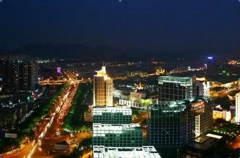 【御府金街】位于龙岗中心城最核心位置,毗邻龙岗区政府,周围行政机关