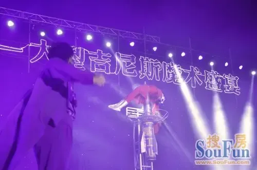 人见证737客机消失 华基江山大型吉尼斯魔术落