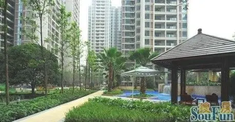 时代尊城位于城西光华片区东坡大道,是光华片区继成都花园,优品道之后