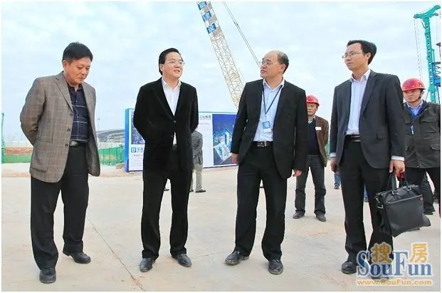 周红波市长同刘兴亭总经理讨论项目进度