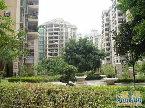 东湖花园座落于惠州市美丽的西枝江畔东平半岛上,是由惠州市隆生房