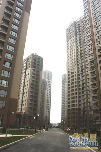 富虹阳光尊邸项目位于辽阳市白塔区,解放路和富虹大街交汇处,毗邻