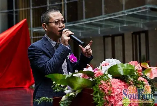 深圳市金百汇房地产开发有限公司总经理胡卫明作开放致辞,感谢深圳数