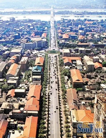 80年代长沙商业网点主要分布在五一广场与黄兴路步行街,以国营百货