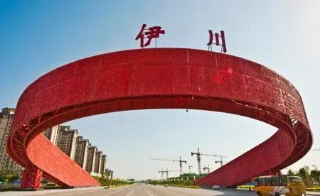 类数中国13大奇葩建筑 河南“裤腰带”大门建成_房产资讯-上海搜房网