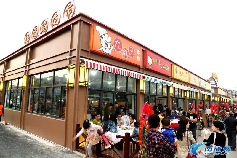 南通虹桥路夜市全新升级亮相 夜排档成时尚街