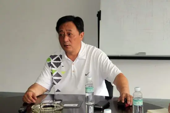 世荣兆业董事长_董事长办公室图片