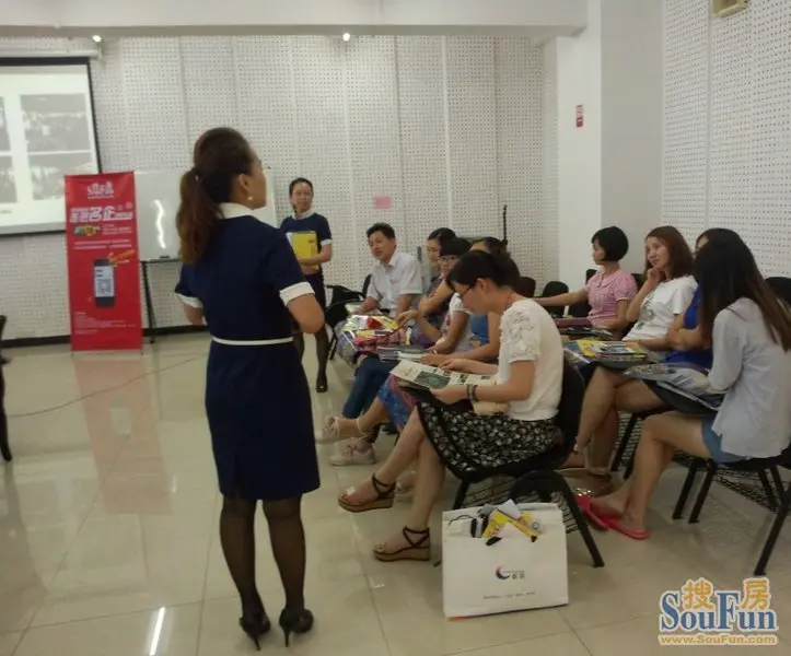 炎炎夏日送清凉 购房优惠进企业