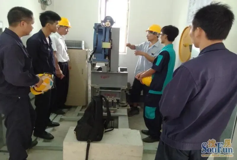 碧桂园山水豪园电梯困人应急救援演练