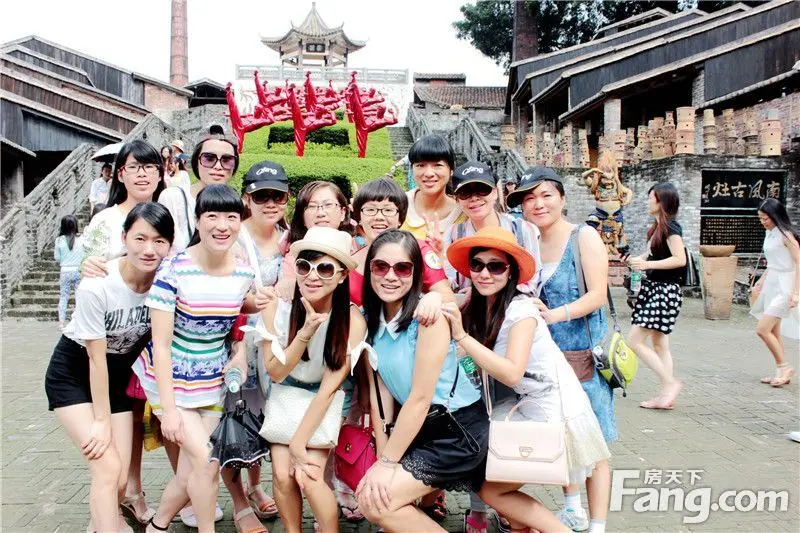 Q房网•世华地产营运支持部启动顺德美食休闲之旅